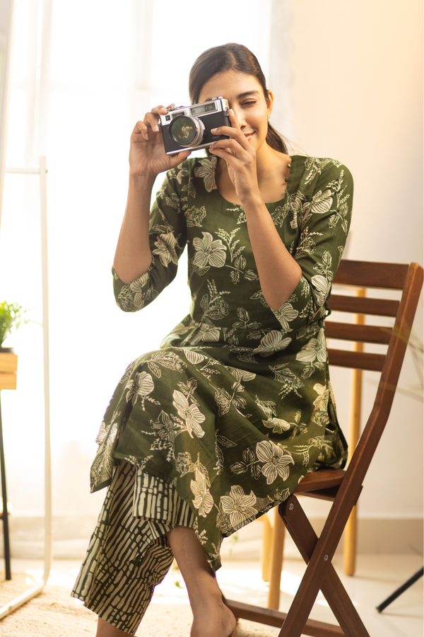 Dark Green Floral Feeding Set - Lehariya Chunni