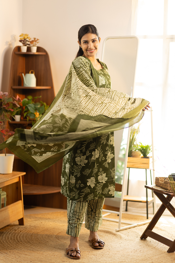 Dark Green Floral Feeding Set - Lehariya Chunni