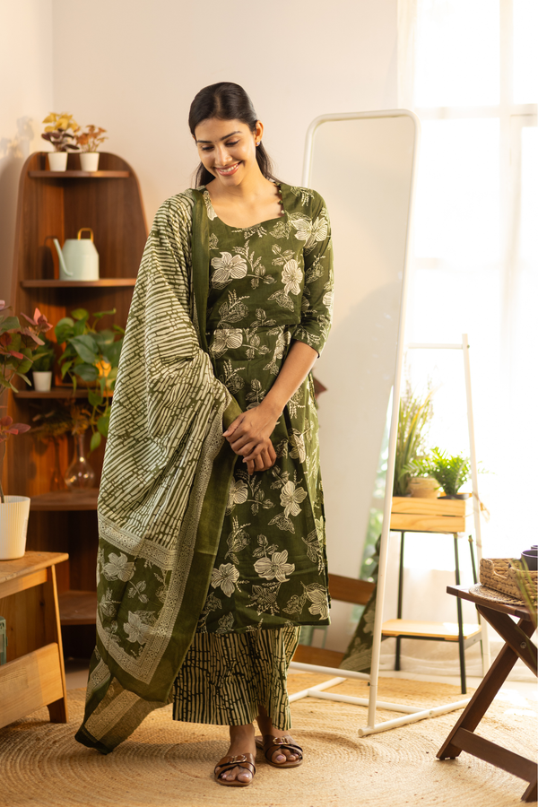 Dark Green Floral Feeding Set - Lehariya Chunni