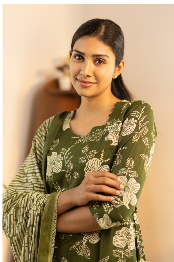 Dark Green Floral Feeding Set - Lehariya Chunni