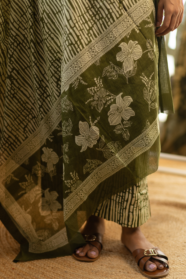 Dark Green Floral Feeding Set - Lehariya Chunni