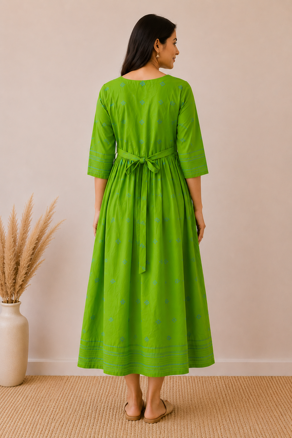 Parrot Green Blue Lines Feeding Maxi